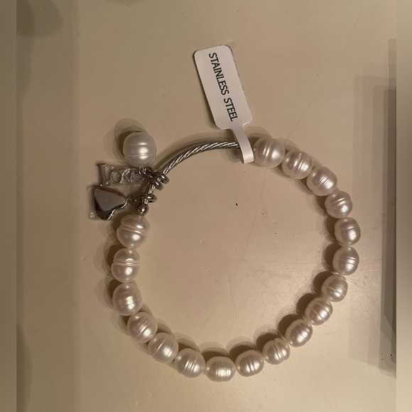 Brand new Hannora cultured pearl bracelet with charms - Picture 2 of 3